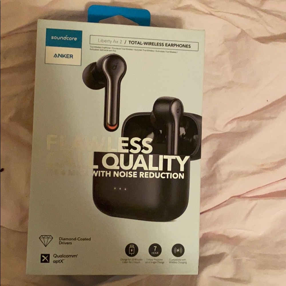 Wireless bluetooth earbuds - Picture 2 of 3